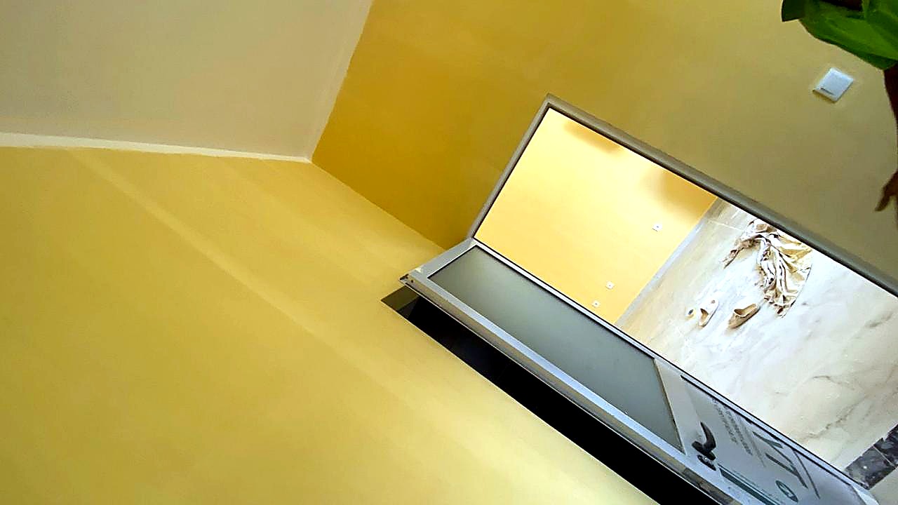 Acabamentos interiores com pintura e carpintaria